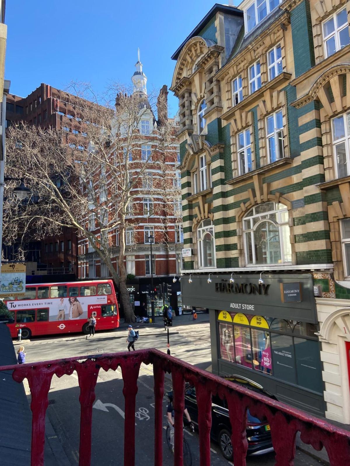 Stay In The Heart Of Soho ลอนดอน ภายนอก รูปภาพ
