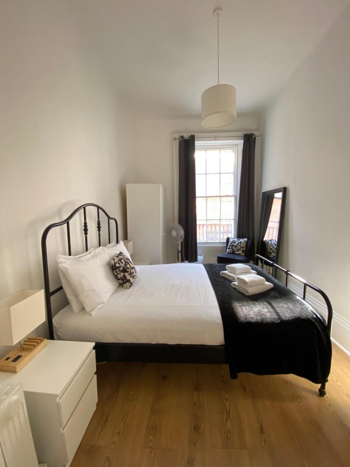 Stay In The Heart Of Soho ลอนดอน ภายนอก รูปภาพ